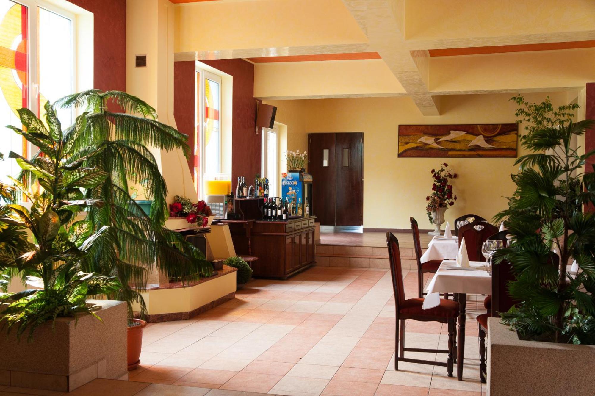 Hotel Melody Oradea Ngoại thất bức ảnh