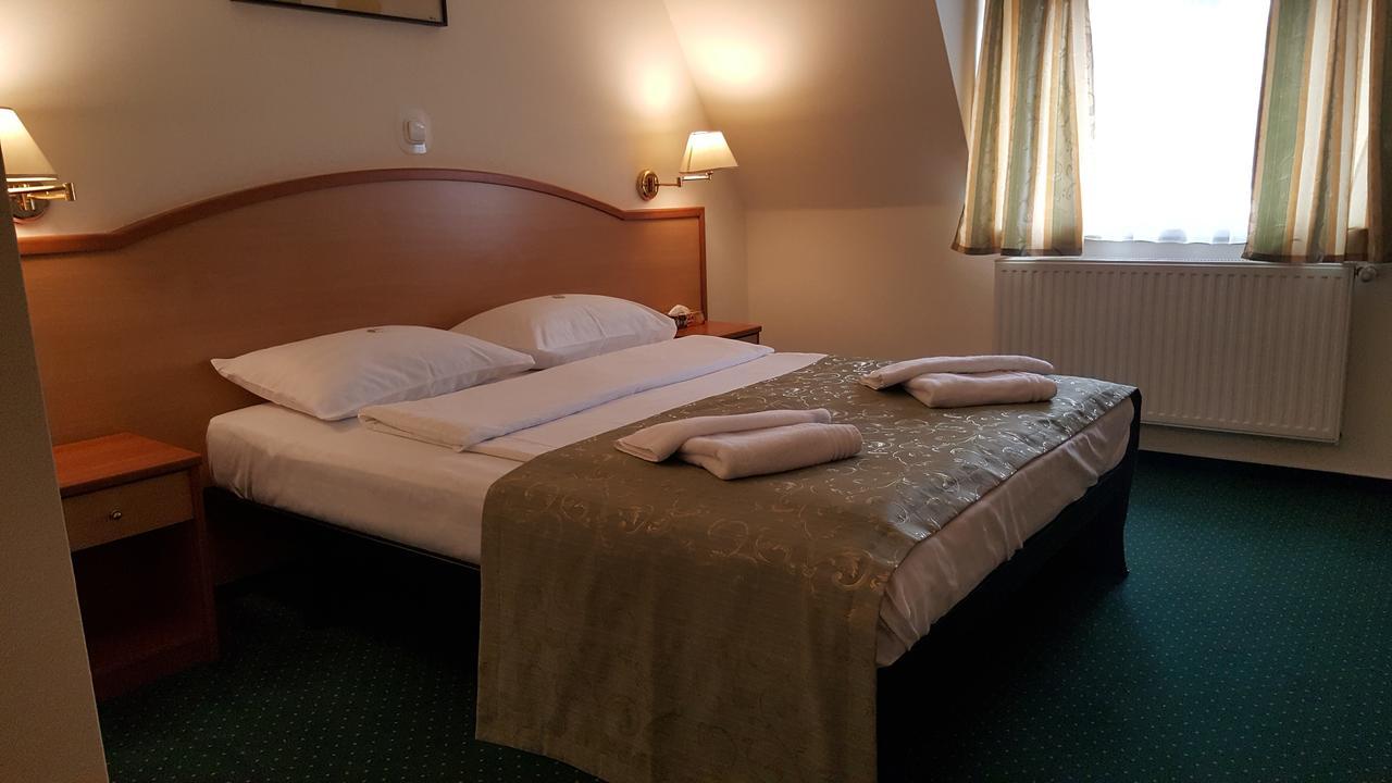 Hotel Melody Oradea Ngoại thất bức ảnh