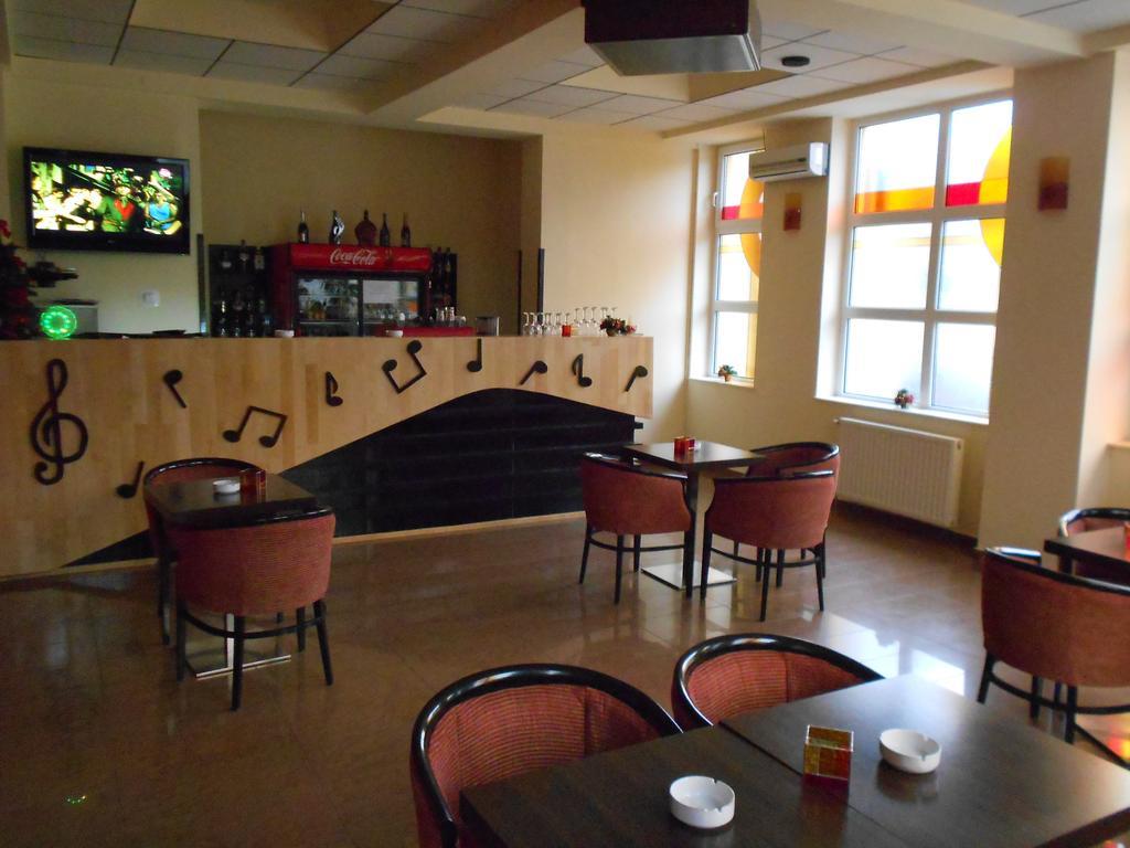 Hotel Melody Oradea Ngoại thất bức ảnh